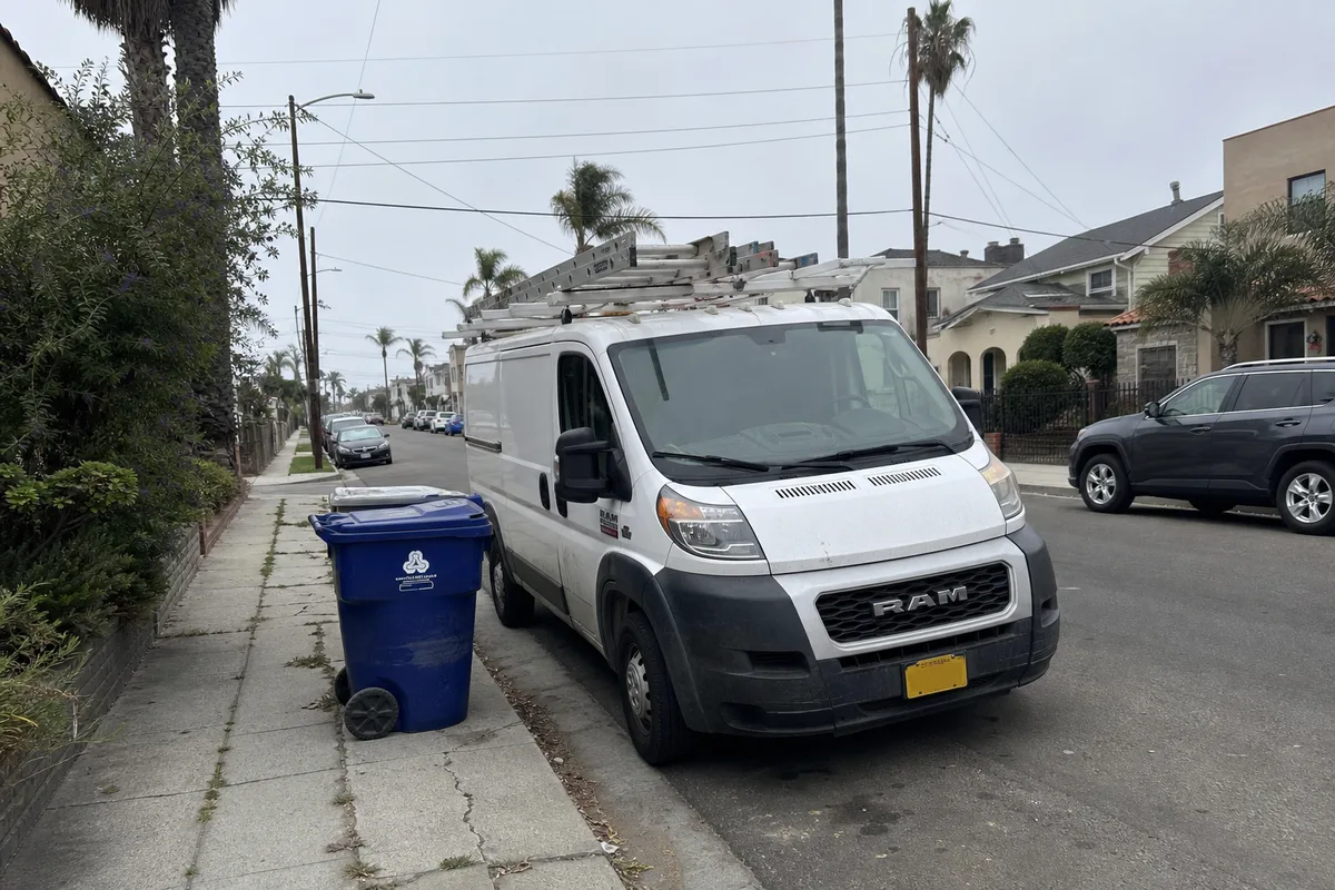 AI answering service for electricians in Long Beach